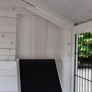 Chickencoop Double Small has a lockable sleeping compartment