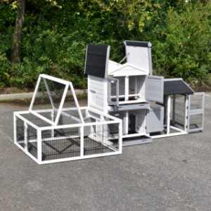 The guinea pig hutch Double Small has many doors