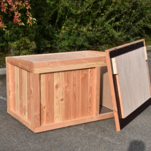 Dog house Block Large is provided with a removable roof