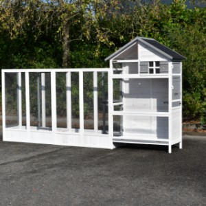 The aviary Sara Large is a large hutch for your birds