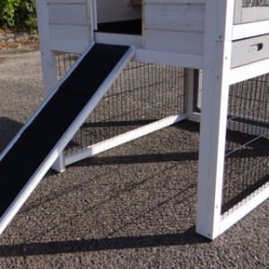 The hutch for your animals Prestige Medium is provided with a practical ramp