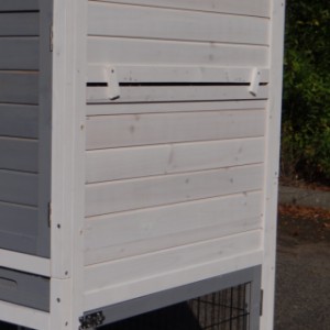 The rabbit hutch Prestige Medium offers the possibility to connect a laying nest