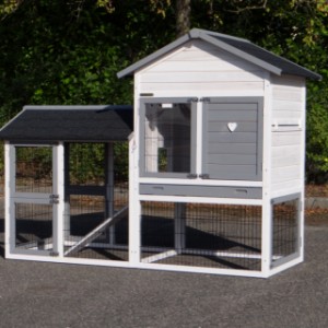 The rabbit hutch Prestige Medium offers a lot of space for your rabbit(s)