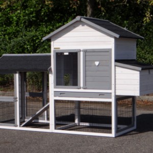 The rabbit hutch Prestige Medium is extended with a run on the left side