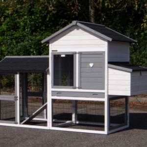 The chickencoop Prestige Medium offers a lot of space for your chickens