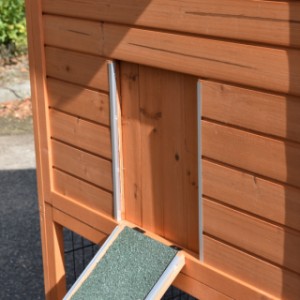 The chickencoop Prestige Large has a large sleeping compartment