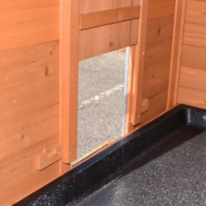 The rabbit hutch Prestige Large has a lockable opening in the sleeping compartment