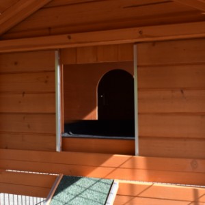 The opening to the sleeping compartment of rabbit hutch Prestige Large is 24x26cm