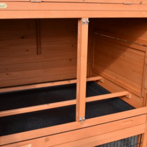 The sleeping compartment of the chickencoop Prestige Large has 2 perches