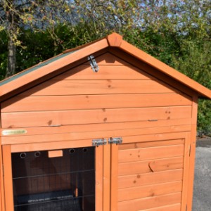 The sleeping compartment of the chickencoop Prestige Large is equipped with plexiglass