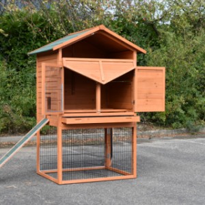 Wooden chickencoop Prestige Large is provided with many doors