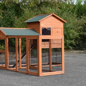 The rabbit hutch Prestige Large is extended with 2 runs
