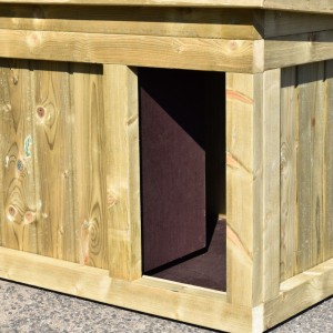 The dimensions of the opening of dog house Block 2 are 27x51cm