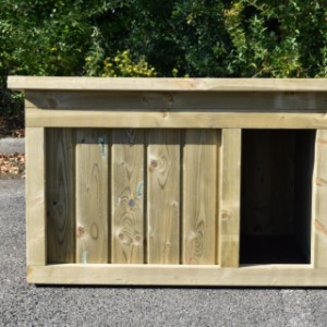 The dog house Block Medium is made of impregnated spruce wood