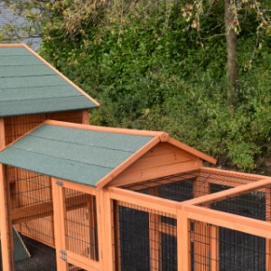 The rabbit hutch Holiday Large is extended with the run Space Large and the run Functional