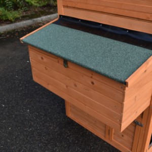The rabbit hutch Holiday Large is extended with a nesting box