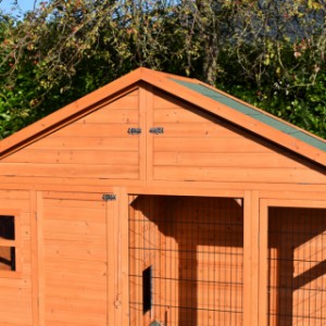 The chickencoop Holiday Large is stained with a transparente stain, which is water based