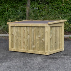 The dog house Block Large is made of impregnated spruce wood