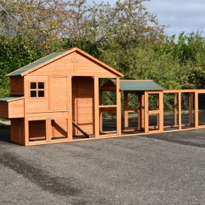 Chickencoop Holiday Large with laying nest and 2 additional runs 566x93x195cm