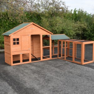 The rabbit hutch Holiday Large will be delivered in a large corner unit