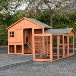 The rabbit hutch Holiday Large Duo Corner is extended with 2 runs