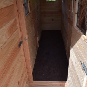 The aviary Flex 4.4 is provided with a large sleeping compartment