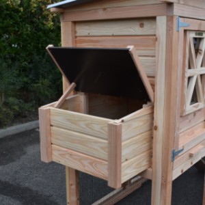The chickencoop Flex 3.1 is extended with a laying nest