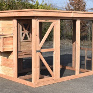 The chickencoop Flex 3.2 is extended with a laying nest