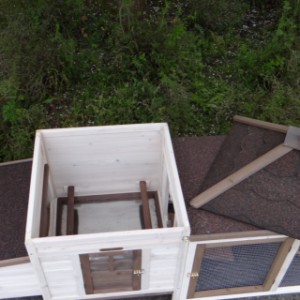 The roof of chickencoop Ambiance Small is easy to remove