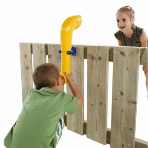 The periscope makes it possible to look over the play equipment!