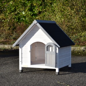 The ground dimensions of the dog house Private 1 are 60x62cm
