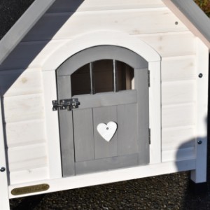 The cat house Private 1 has the dimensions 72x76x76cm