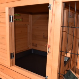 The sleeping compartment of rabbit hutch Holiday Small offers place for 2 rabbits