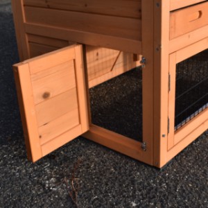 The guinea pig hutch Holiday Small has an exit hatch