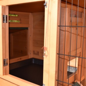 The sleeping compartment of guinea pig hutch Holiday Small is extended with a nesting box