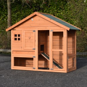 The sleeping compartment of guinea pig hutch Holiday Small has the dimensions 60x55