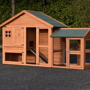 The rabbit hutch Holiday Small is extended with a run Space Small