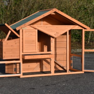 The rabbit hutch Holiday Small is extended with a nesting box