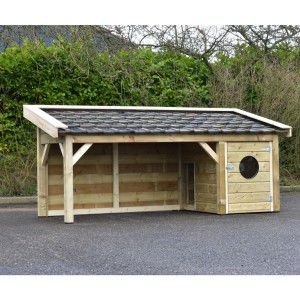 This sturdy hutch is suitable for a variety of farm animals