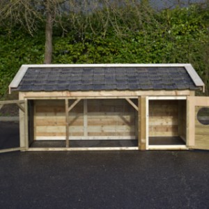 The coop Toby is a nice place for your chickens!
