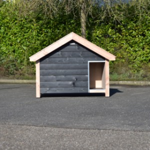The dog house Snuf is provided with insulation