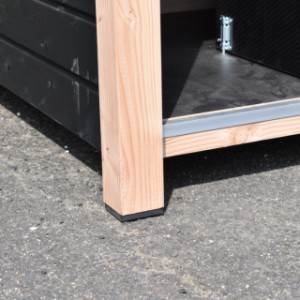 The "Loebas" dog house is fitted with plastic feet