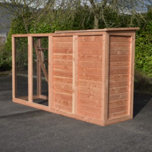 The cat kennel Flex is partially provided with wooden panels