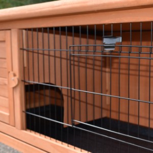 The rabbit hutch Bumpy is made of pine wood and is provided with black mesh
