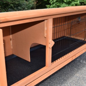 The rabbit hutch Bumpy is provided with a tray and 2 doors