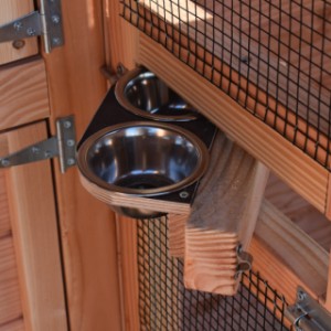 Aviary Flex 2.1 is provided with a rotatable feeding system