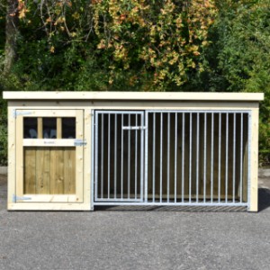 The dog kennel is provided with 1 bar panel