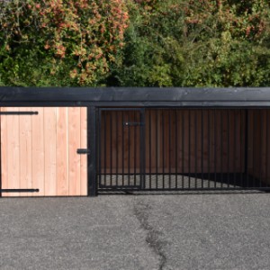 Dog kennel Frenkie has the dimensions 320x175x115cm