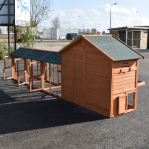 The rabbit hutch Holiday Medium has many possibilities to extend
