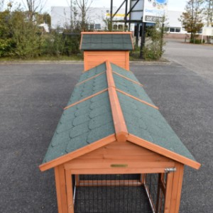 The chickencoop Prestige Medium offers a lot of space for your chickens